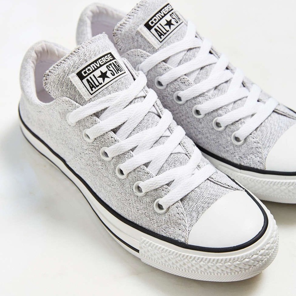 Converse gray & white chucks